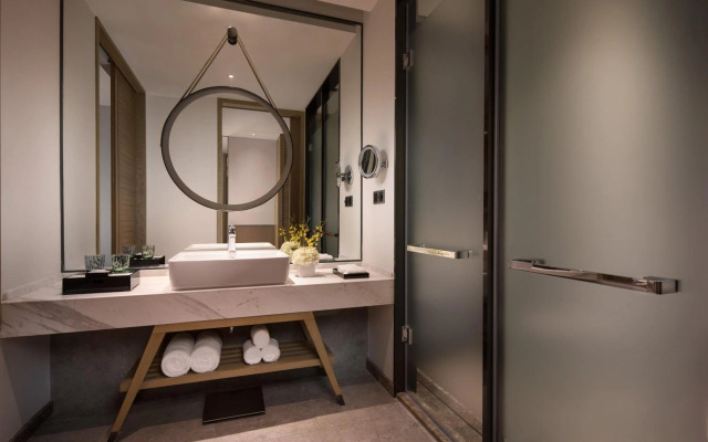 Crowne Plaza Qingdao Oriental Movie Metropolis