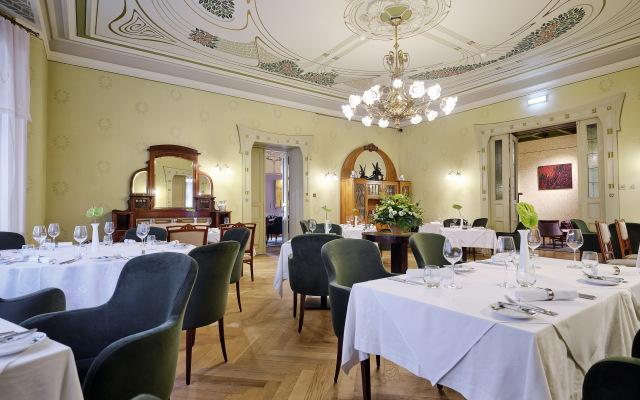 Villa Ammende Restaurant & Hotel