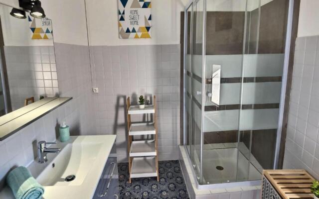 Studio vue sur les toits, lumineux Moustiers #2