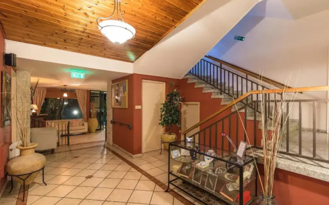 Hill View Restaurant & Apartments