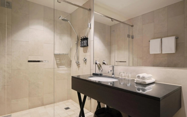 Burbury Hotel & Apartments