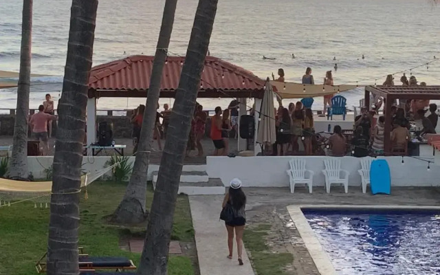 Looking Good Beachfront Hotel