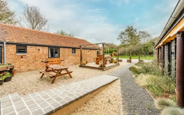 Host Stay Willow Barn