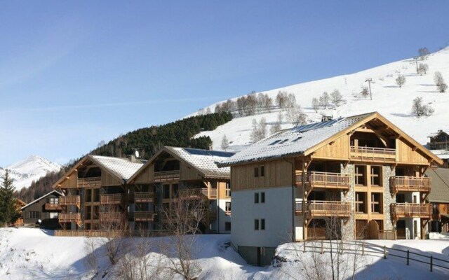 Plush Apartment in Les Deux-alpes With Balcony