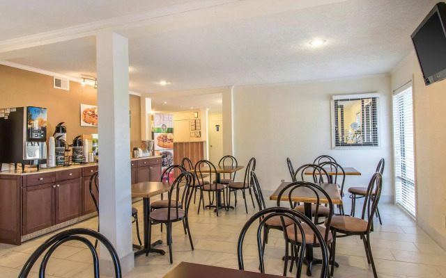 Quality Inn Cleveland North