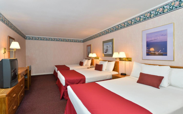 Travelodge by Wyndham Mackinaw City