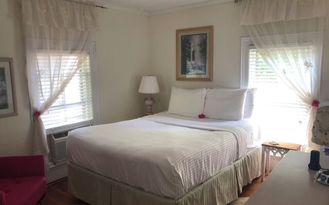 18 Vine Inn & Carriage House