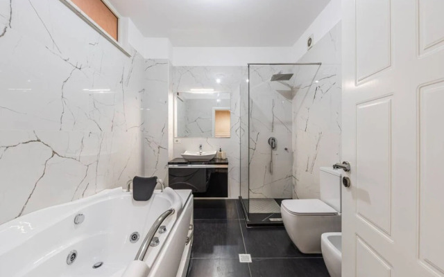 Spacious City-view Apartment Overlooking Shkod r