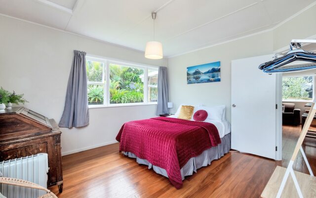 Sunny Grey Lynn Holiday Home