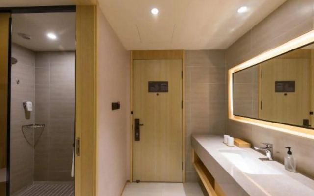 JI Hotel (Jinan Hi-tech Zone Dinghao Plaza)