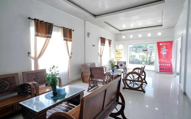 Penginapan Timur 2 By RedDoorz – Lobby – Palembang
