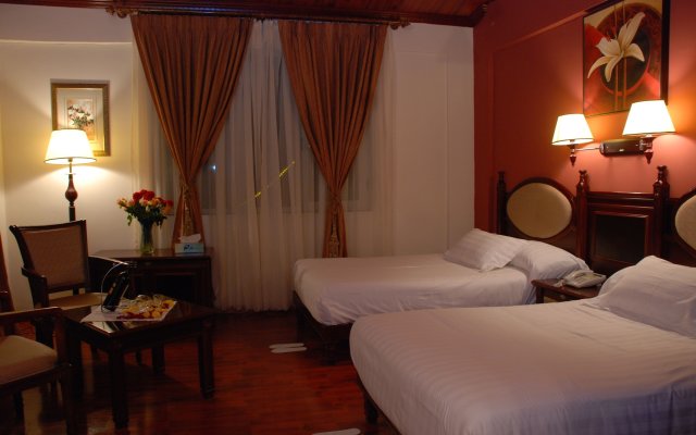 Adot Tina Hotel