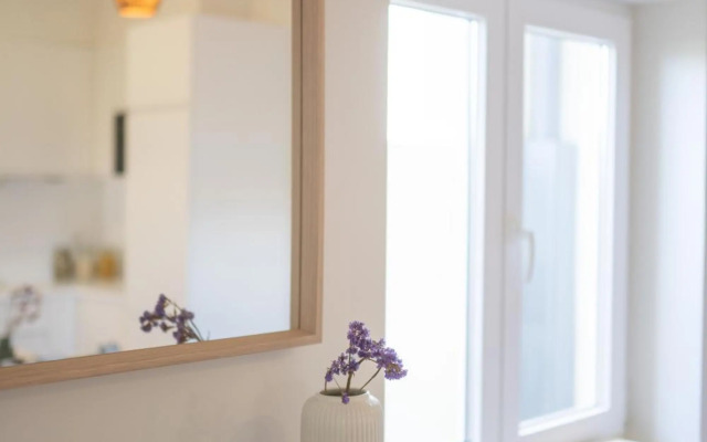 Monsanto Hill House - NO. 565 -1 E