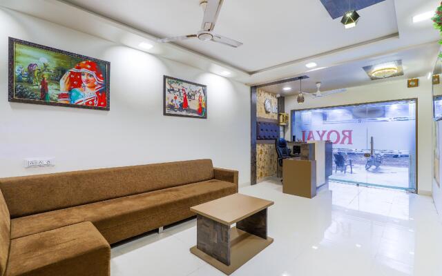 OYO 47110 Hotel Royal Palace