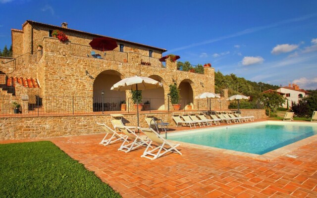 Lovely Villa in Tuoro sul Trasimeno with Pool