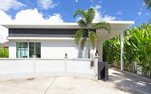 Tropical Stay at 2BR Pool Villa Greens 8