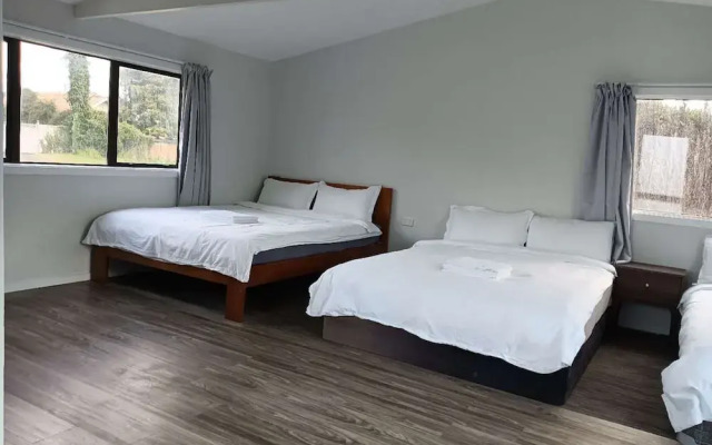 4 Double Beds and 2 Sofa Bed chalet