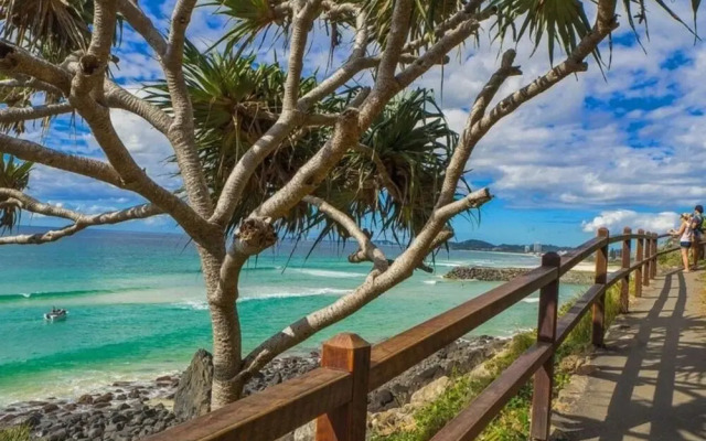 Tranquil 2 Bedroom on Burleigh Headland