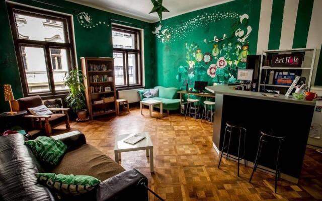 Art Hole Hostel