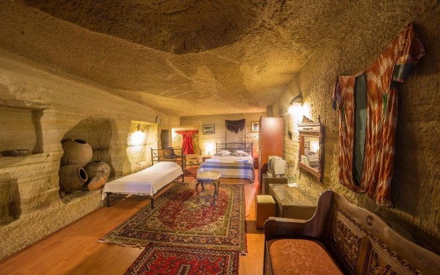 Oriental Cave Suites