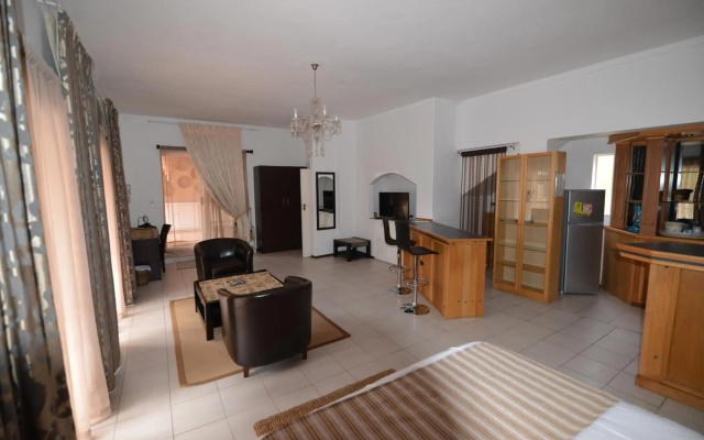 Attache Guest Lodge