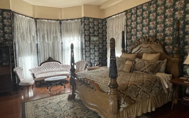 Grand Gables Inn Bed & Breakfast