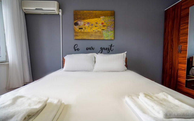 Central Flat With Balcony and Terrace in Muratpasa