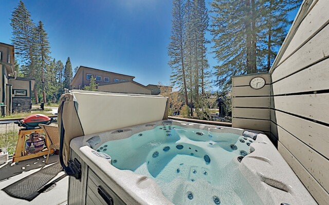 68jwdiq5 2 Bedroom Condo