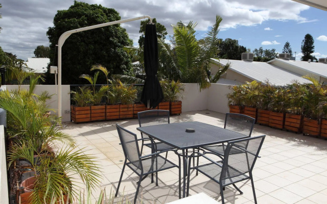 Emerald Central Palms Motel