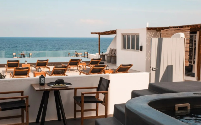 Almyra Oia Suites