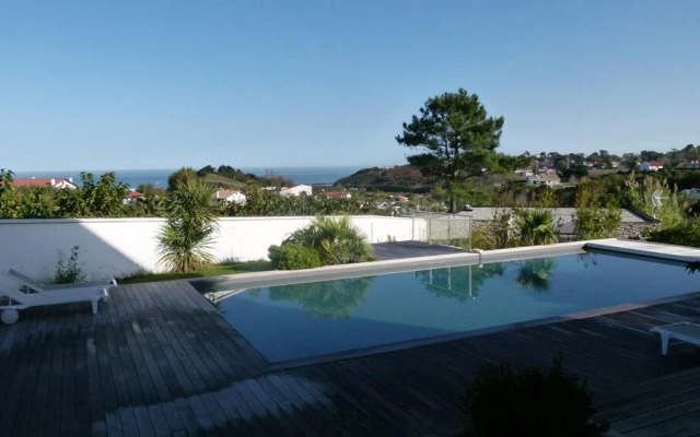 Villa Cenitz Lafitenia Resort