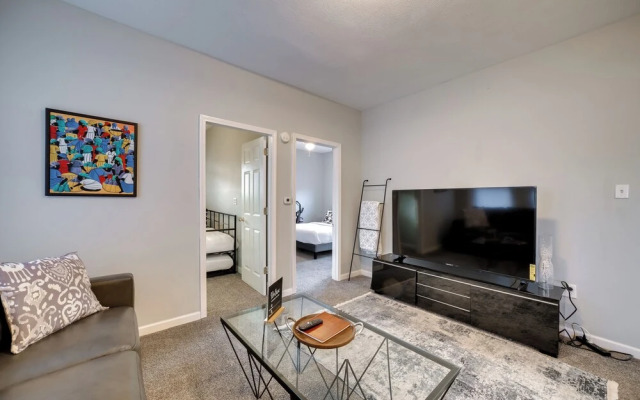 5 Mi to Dtwn: Pittsburgh Apt w/ Balcony