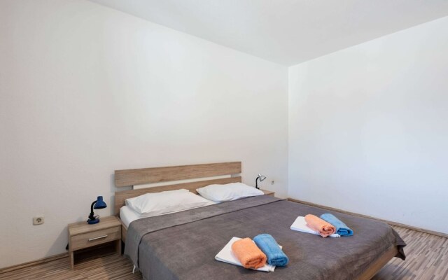 Quaint Apartment in Vir near Sea