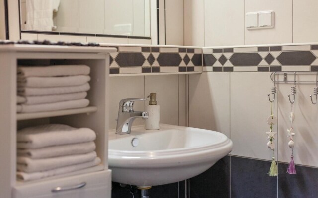 Beautiful Home in Kastel Kambelovac With Wifi and 3 Bedrooms