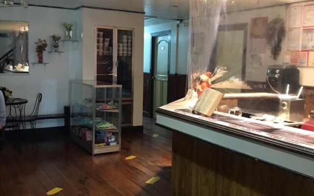 OYO 734 Baden Powell Hotel