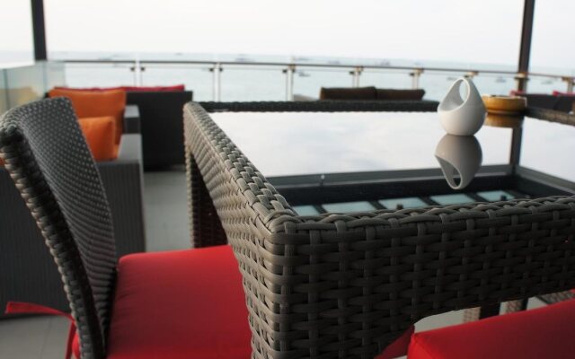 Serenotel Pattaya Beach Front