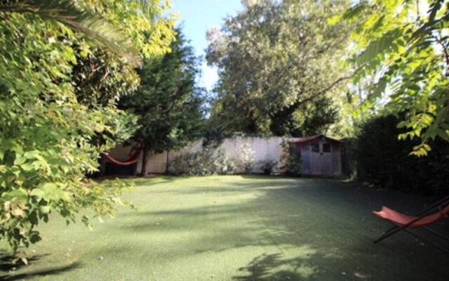 Maison 4 chambres, grand jardin, près remparts