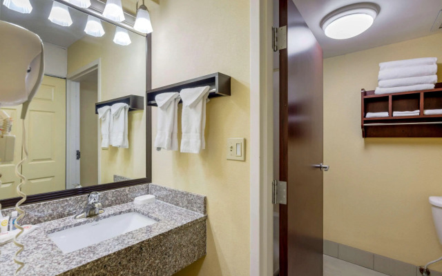 Comfort Inn & Suites Hillsville I-77
