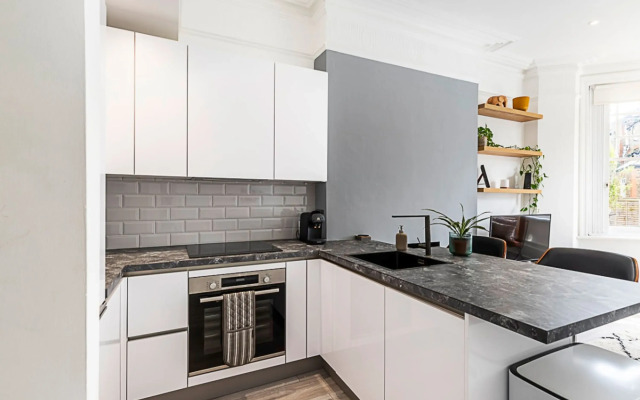 Stylish Hideaway Flat at Milton Park Highgate
