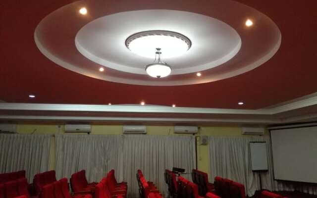 Thamole Lodge