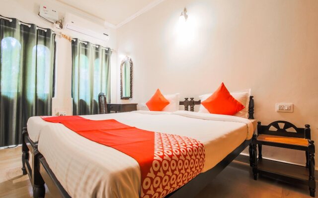 La Petite By OYO Rooms