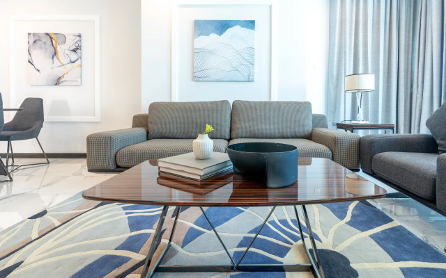 S Plaza Suites Hotel
