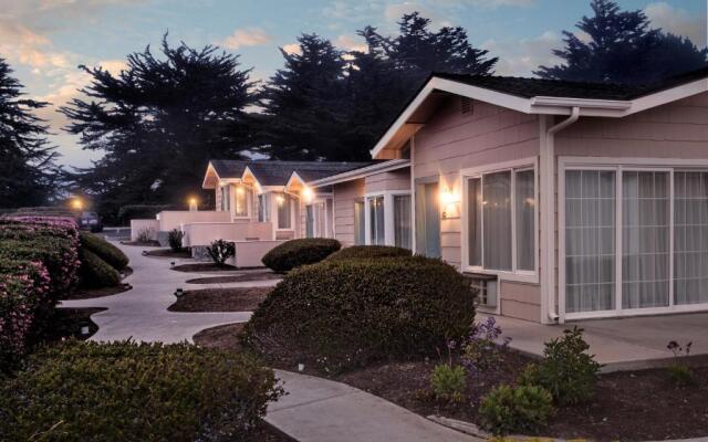 Cambria Landing Inn & Suites