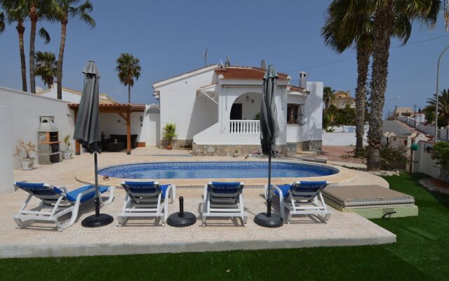 Villa With Private Swimming Pool in Queseda