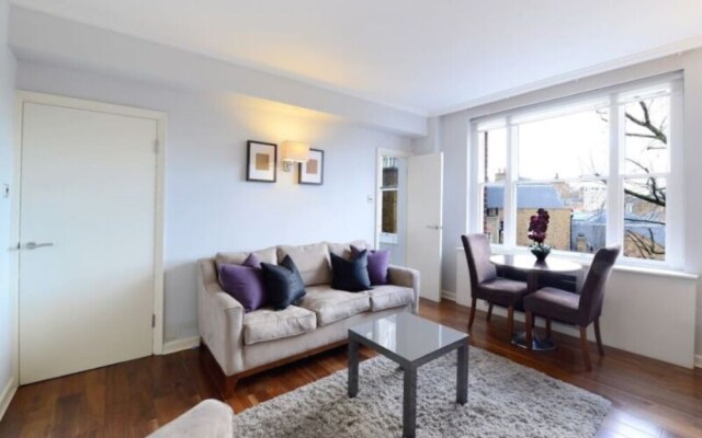 Bright and Central Studio Apartment