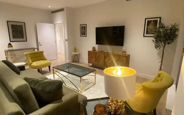 Marvelous 3 Bed Penthouse in Kewbridge