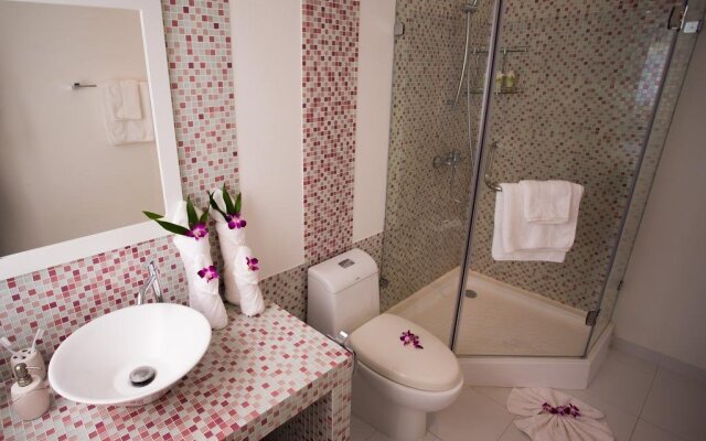 Blissful Tropical Stay at SeaLaVie Villa