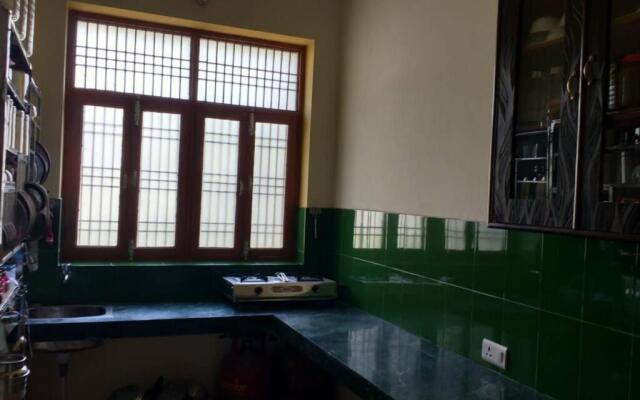 1bedroom ensuit flat with free covered car parking