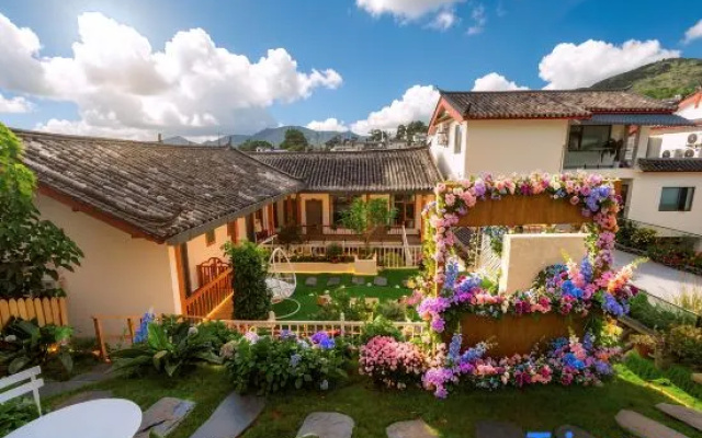 Another House · Designer Smart Home Inn (The Old Town of Lijiang Dashuiche Store) – Outside – Lijiang