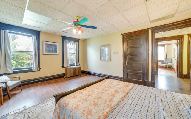 Spacious Pittsburgh Rental: Walk to Frick Park!